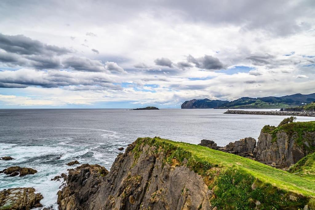 Coqueto Apartamento Junto Al Mar Bermeo Bagian luar foto